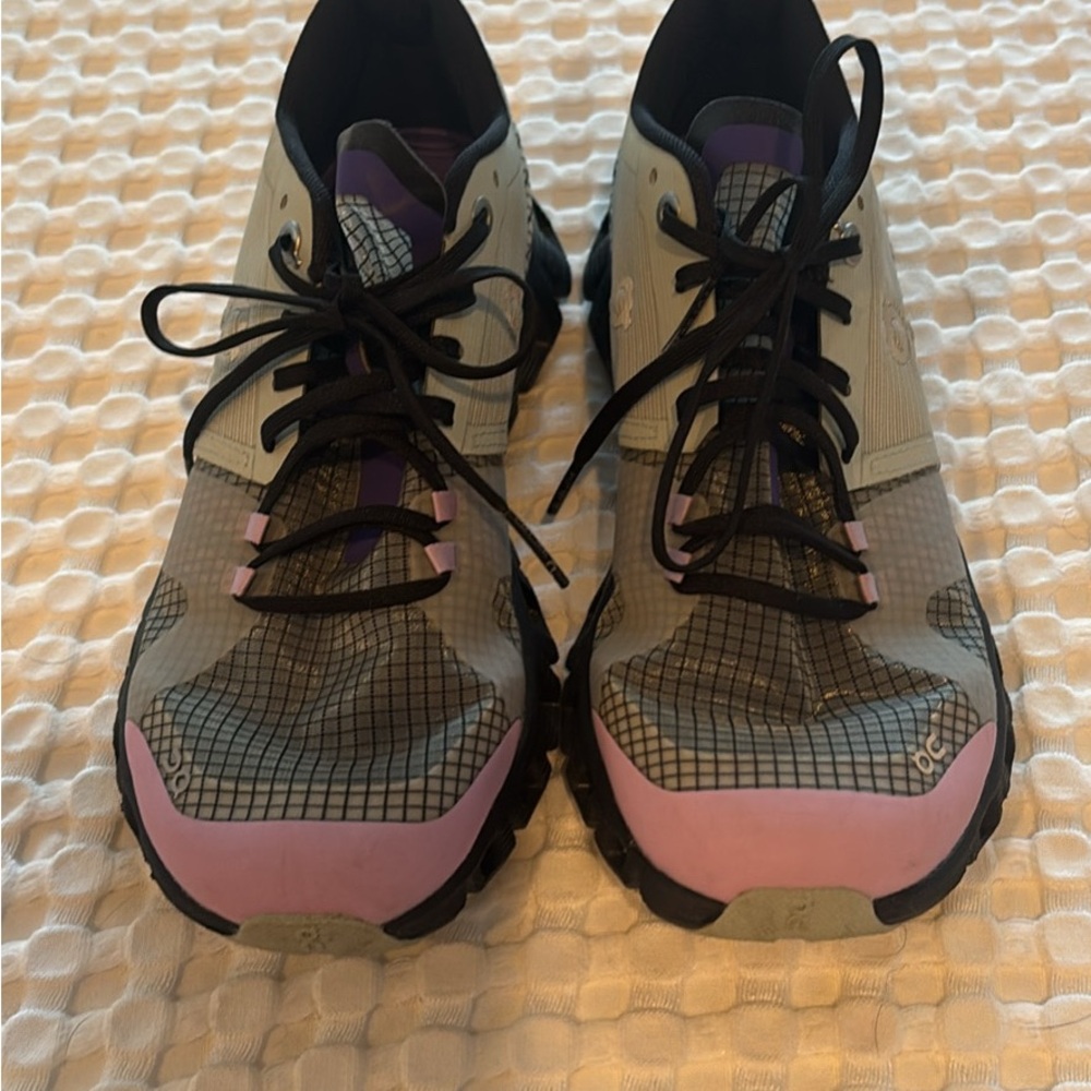 On Cloud Running Women's Shoes - Gray and Pink